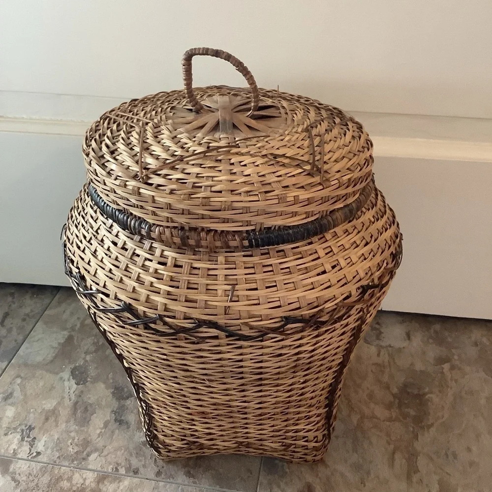 Vintage Woven Wicker Rattan Urn Vase Storage Basket With Lid